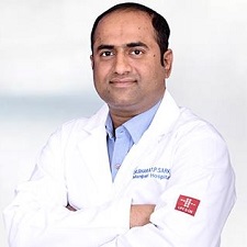 الدكتور بهارات ب ساركار ، جراح العمود الفقري ، بنغالور