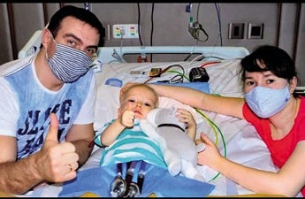 Un niño ruso de 3 años se recupera después de un procedimiento de implante cardíaco artificial en Chennai