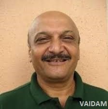 Doktor Ajit Vaze, urolog, Mumbay