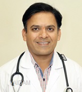 Doktor Keti Srinat, kosmetik jarroh, Haydarobod