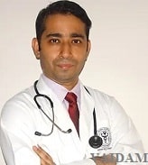الدكتور رودرا نارايان موخيرجي ، جراح العمود الفقري ، نويدا