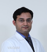 डॉ। शिवम तिवारी, हड्डी रोग विशेषज्ञ और संयुक्त प्रतिस्थापन सर्जन, नई दिल्ली