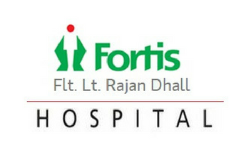 Fortis Flt Lt Rajan Dhall Hastanesi'nde dunyoning eng katta Adrenal o'simtasi 11.5 kg susayib bo'ldi