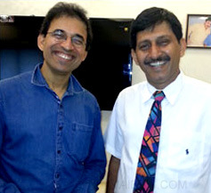 Jogador de críquete Harsha Bhogle com Dr. Khanna