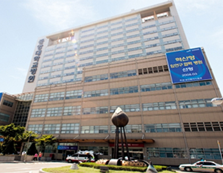 El Hospital Universitario Chung-Ang, Seúl; vista cercana del edificio