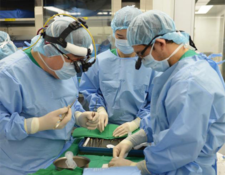 Госпиталь Каннам Северанс, Сеул; операция в процессе