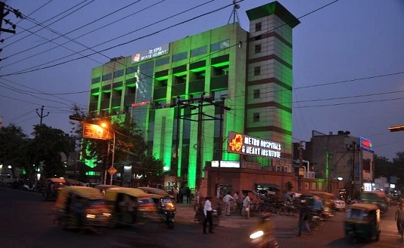 Метроцентр и институт сердца, сектор Noida 12