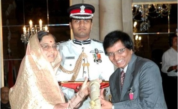 Dr. Lal recibiendo el premio más prestigioso Padma Bhushan - 2009