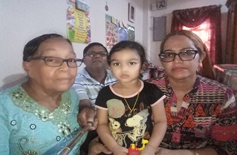 Os pais da criança aparentemente normal Sophia Ramkhalawan foram levados de volta para saber que ela precisava de cirurgia cardíaca aberta; Decidiu Visitar a Índia