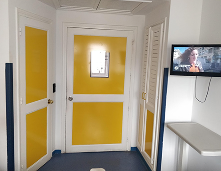 Clinique El Amen, Tunis - yellow doors, interior of room